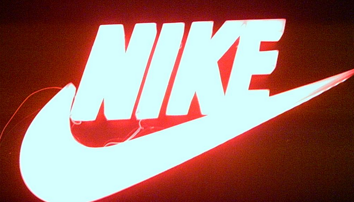 超厚立體通體發光字