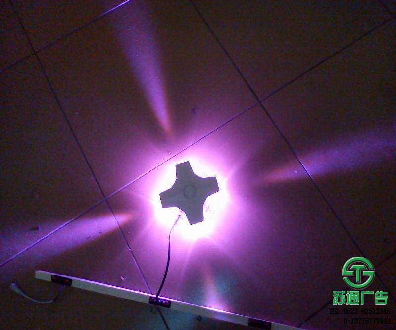 酒店樓宇亮化工程施工報價 酒店亮化十字星光燈選擇購買到蘇通廣告