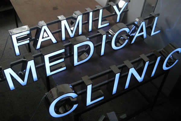 不銹鋼擴(kuò)邊平面發(fā)光字制作公司