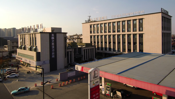 桔子水晶酒店樓頂發(fā)光字設(shè)計制作