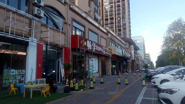 姜堰三水大道門頭招牌制作安裝進(jìn)行中……