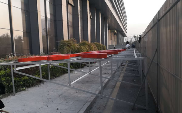 洋光里全球購樓頂墻體發(fā)光字精神堡壘制作安裝