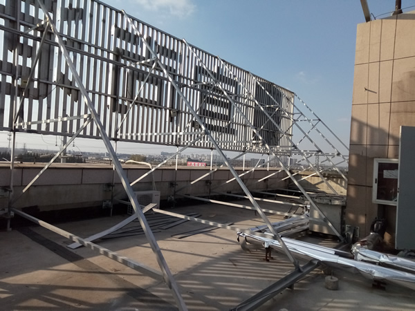 宜尚酒店樓頂發光字定制加工