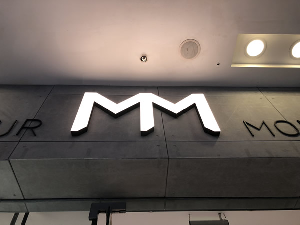 服裝店燈箱字制作安裝