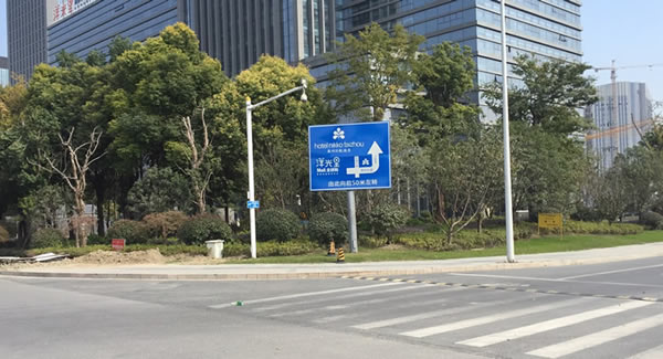 洋光里全球購樓頂墻體發(fā)光字精神堡壘標識牌制作安裝