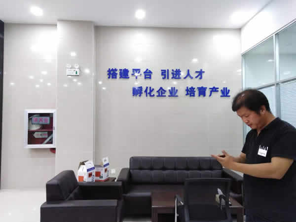 亞克力水晶字安全警示標(biāo)牌不銹鋼圍邊kt板安裝制作