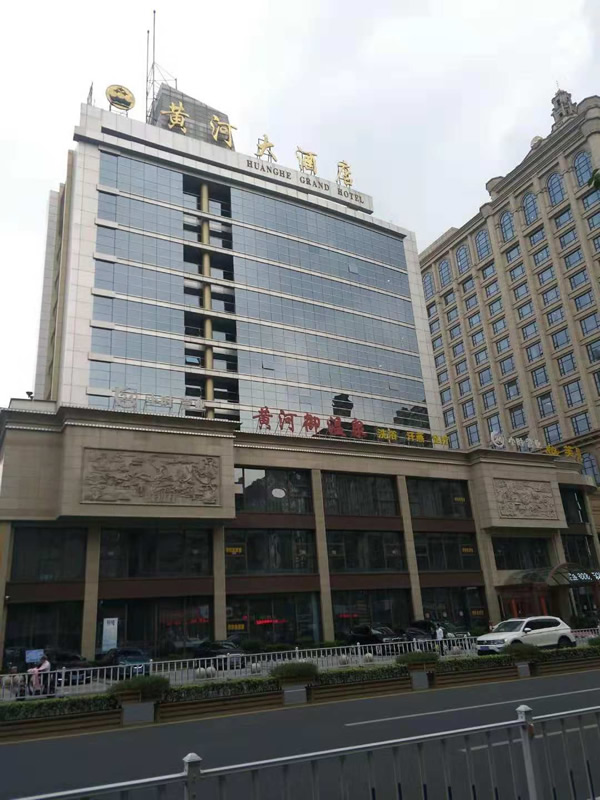 黃河大酒店樓頂發光字制作